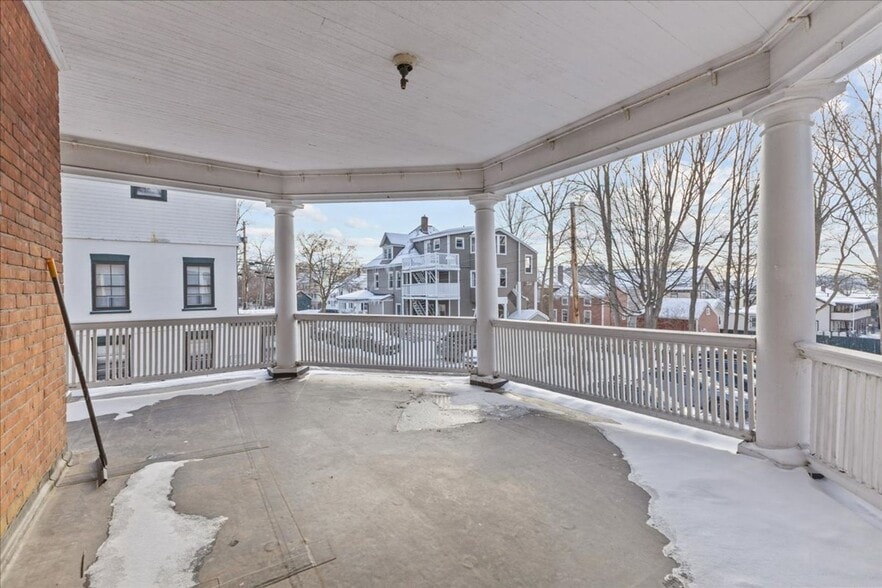 Building Photo - 207 S Union St