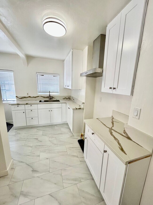 Building Photo - Remodeled 2 Bed | 1. Bath