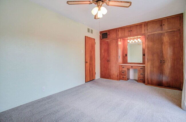 Building Photo - 1301 W Mulberry Dr