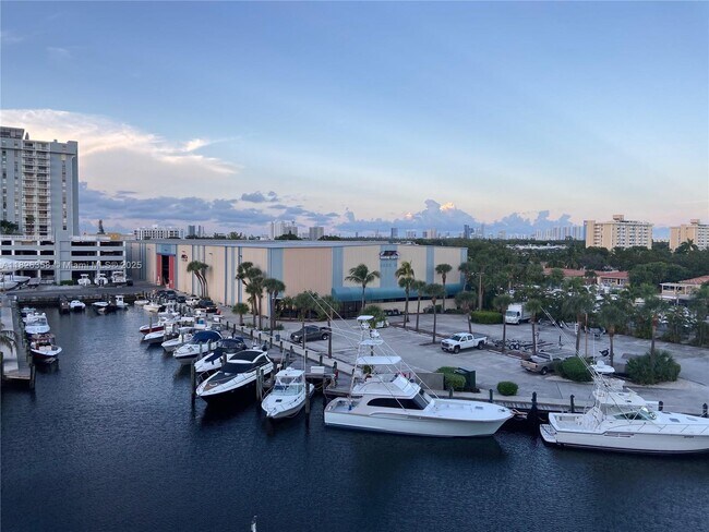 Building Photo - 13155 Ixora Ct