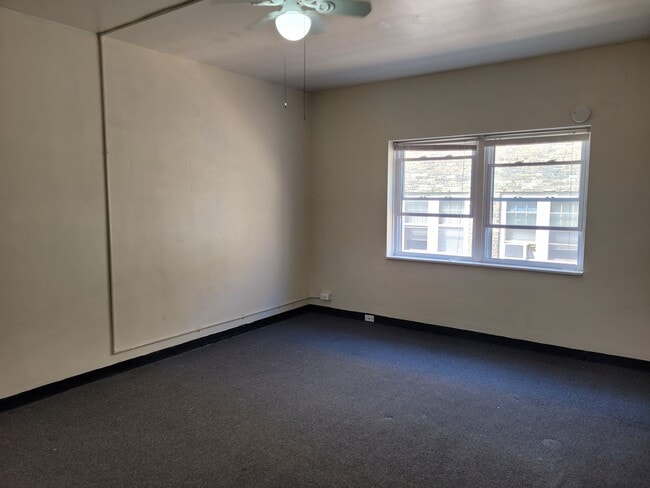 Interior Photo - 1026 E Lyon St