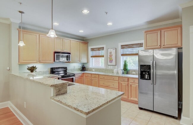 Building Photo - 3 Bedroom 2.5 Bath Condo in Etiwan Pointe ...