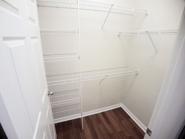 Building Photo - Beautiful 1/1 Pool View Condo x Rent @ Upt...