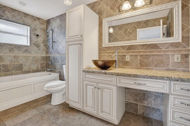 Building Photo - 5514 SW 44th Terrace