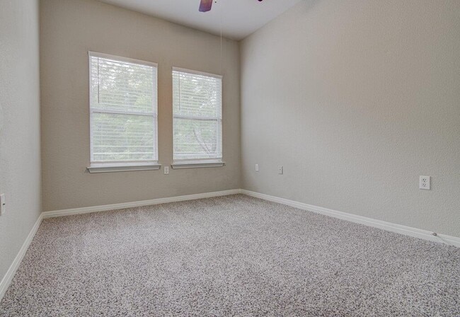 Building Photo - 1702 Singleton Ave