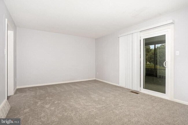 Building Photo - 912 Allenview Dr