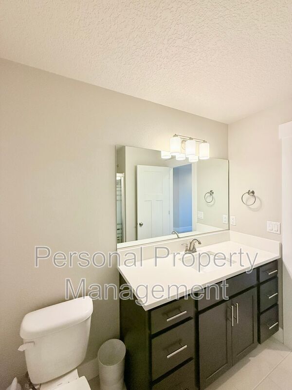 Building Photo - 1530 NW 29th Pl