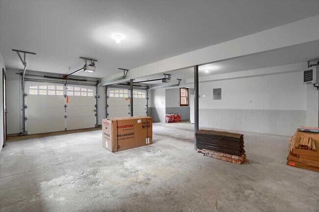 Building Photo - 207 Osborne Hill Rd