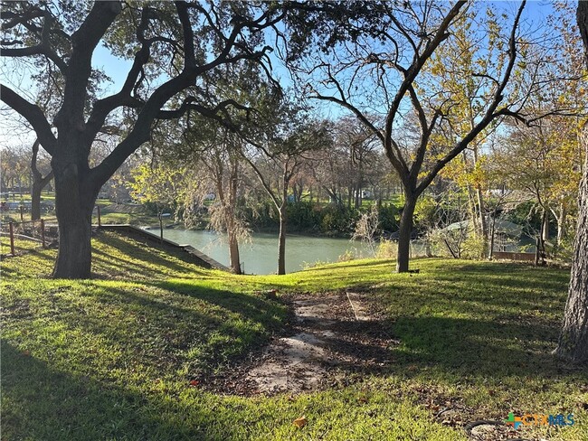 Building Photo - 882 Buerger Ln