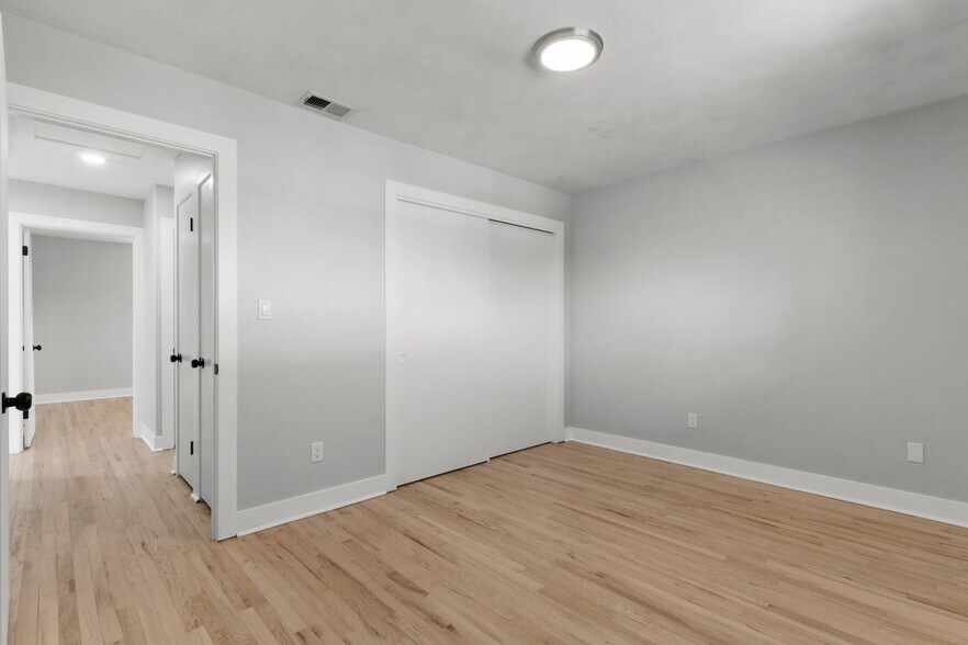 Building Photo - 2905 W 39th Ave