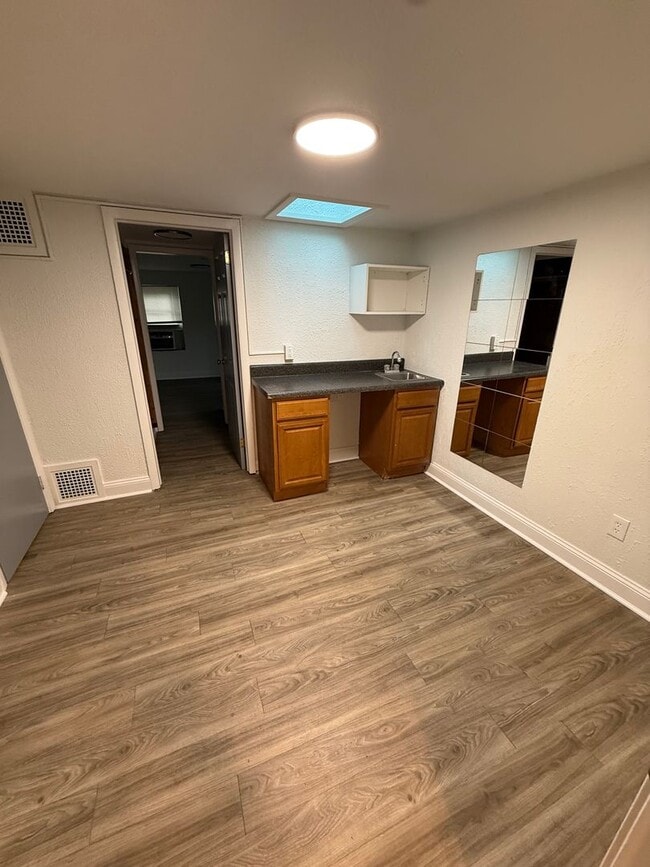 Building Photo - 325 Mayo St