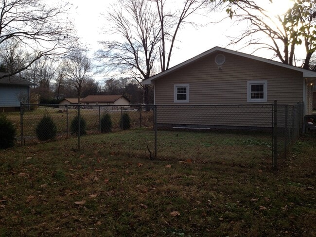 Building Photo - 610 Martin St