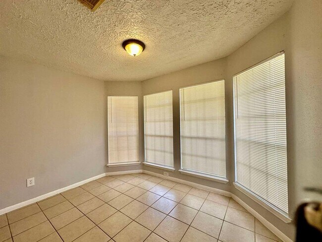 Building Photo - 8114 Vista Del Sol Dr