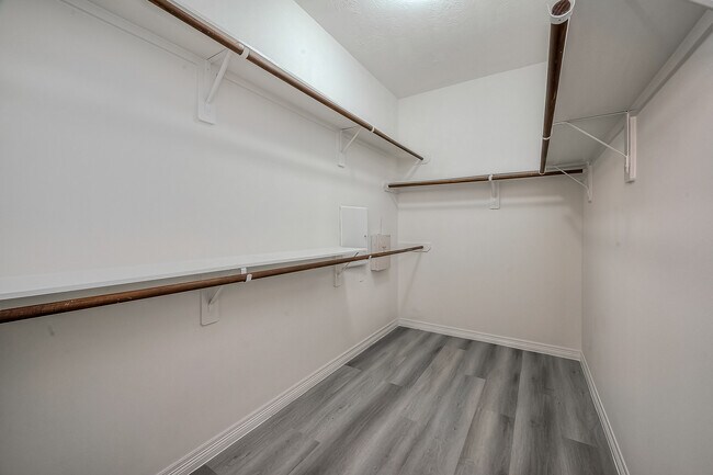Building Photo - 520 West Fork