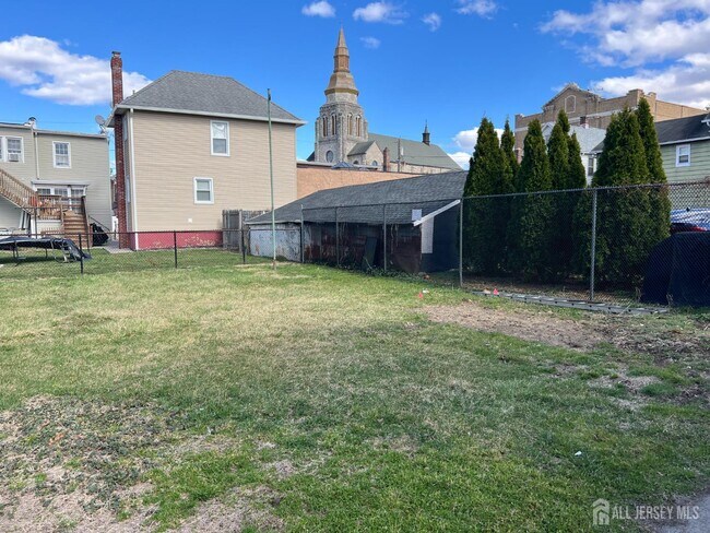 Building Photo - 33 Obert St