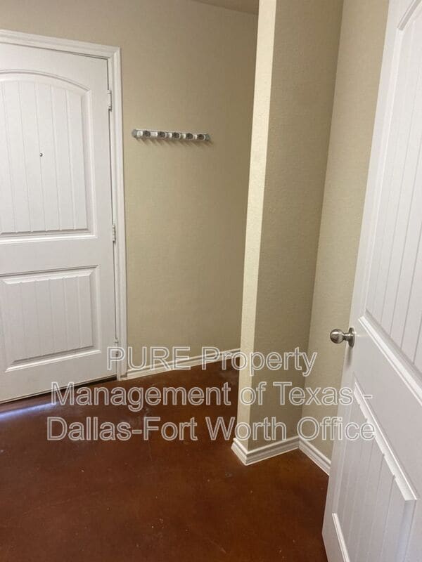 Building Photo - 7320 Mistletoe Trail