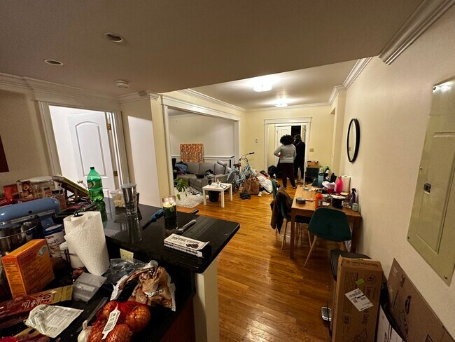 Building Photo - 27 Glenville Ave