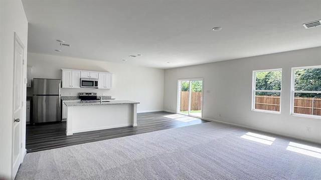 Building Photo - 2105 Mdw Pk Dr