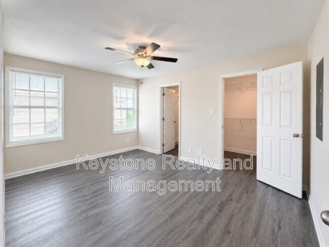 Building Photo - 157 Mace Ln