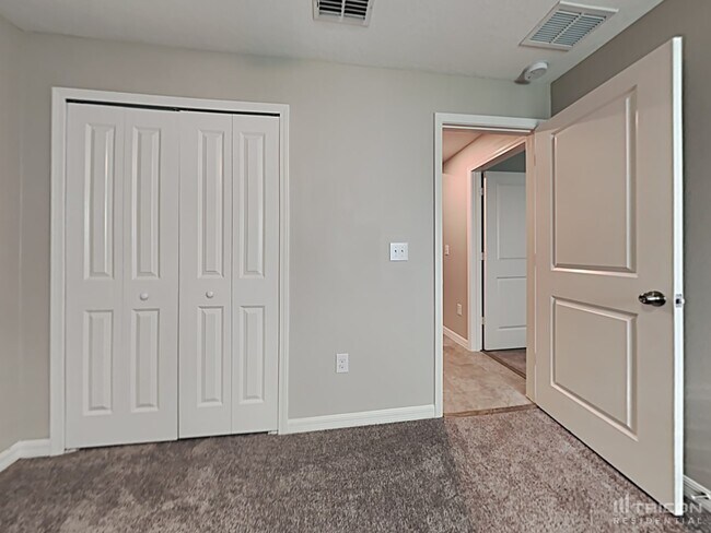 Building Photo - 5151 White Chicory Dr