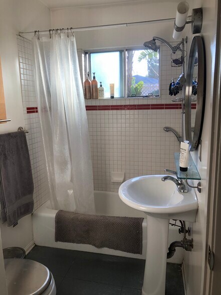 Building Photo - 3412 Helms Ave