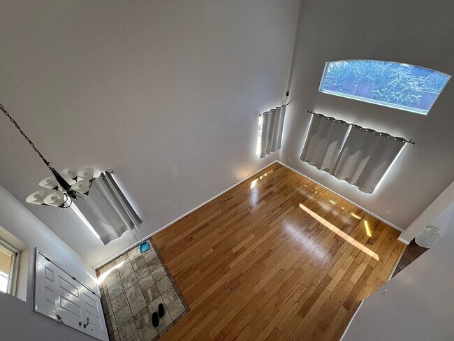 Building Photo - 831 Spring Mountain Ln