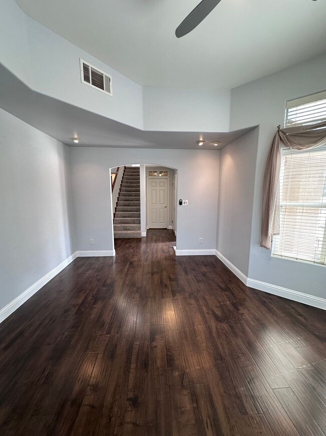 Building Photo - 5302 Doble Aguila Way