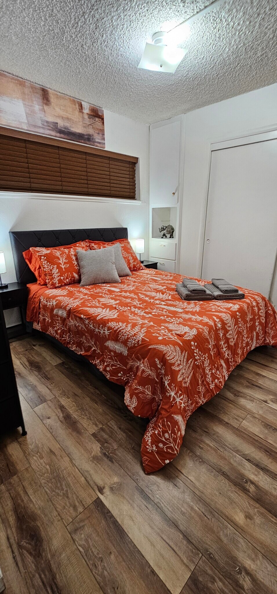 Queen bedroom - 1168 Herbert Ave