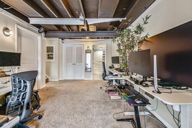 Building Photo - 2553 Meade Ct