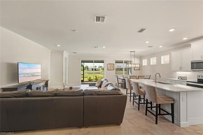 Building Photo - 28044 Sanibel Sands St