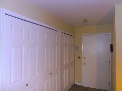 Building Photo - 2 br, 1 bath Apartment - Sunset Manor
