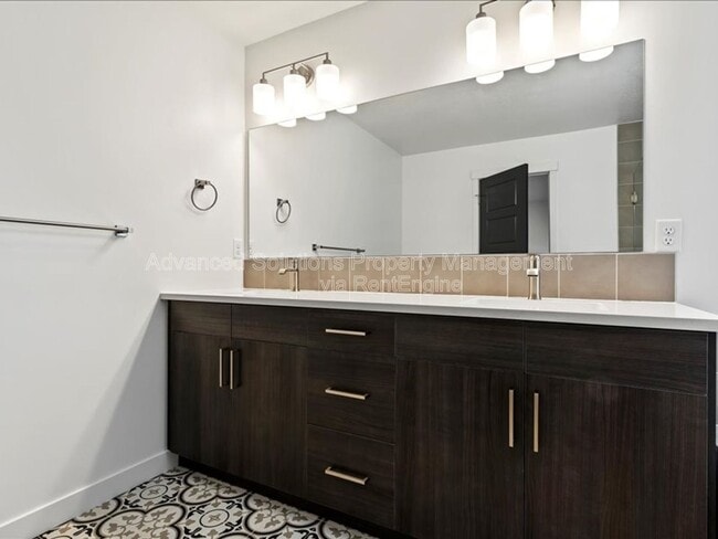 Building Photo - 7411 S Drake Pk Ct