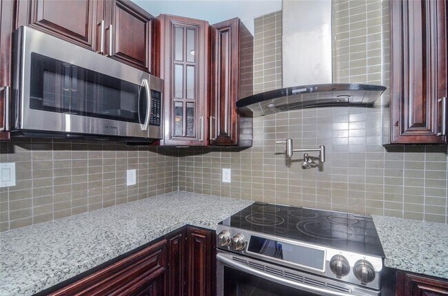 Building Photo - 2832 S Bartell Dr