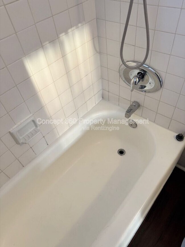 Building Photo - 114 20th St