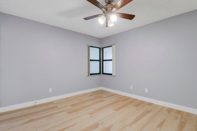 Building Photo - 148 Moccasin Trail S