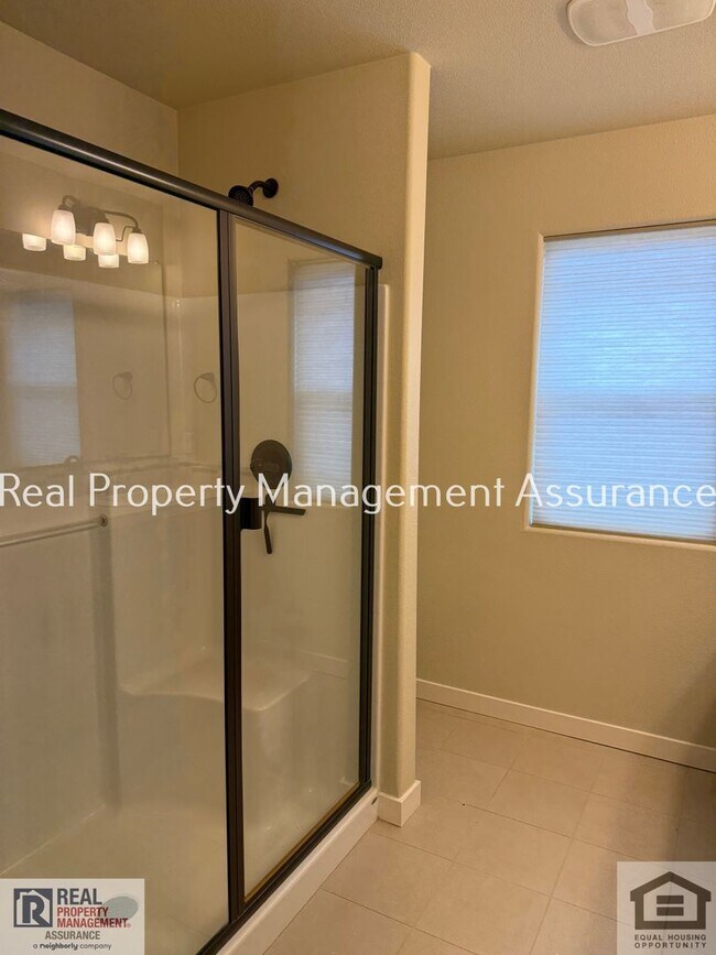 Building Photo - 28857 SW Geneva Loop