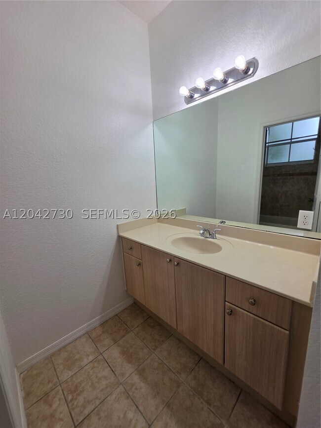 Building Photo - 4906 SW 141st Ave