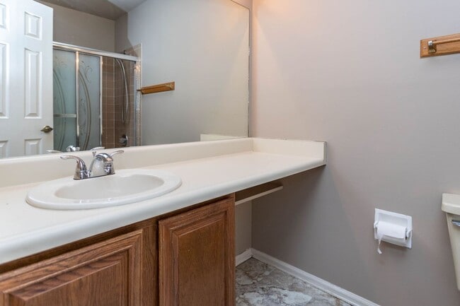 Building Photo - Cozy 2-Bed Condo with Fireplace, Garage & Pool Access Near Shopping!