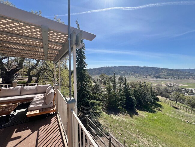 Building Photo - 27030 Oakflat Dr