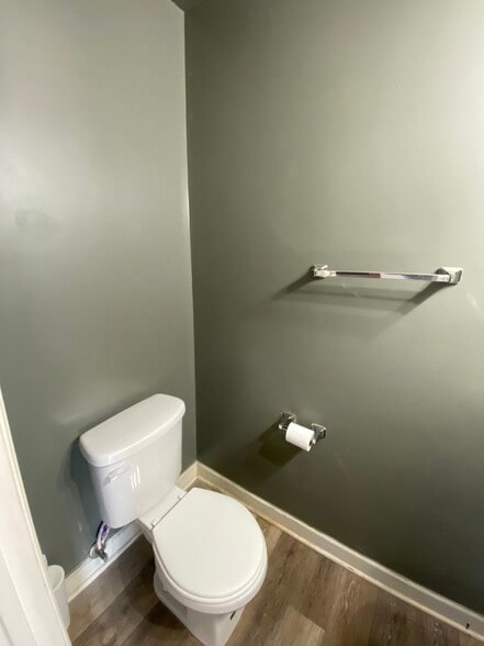 Half Bath - 2533 Highland Trace Dr