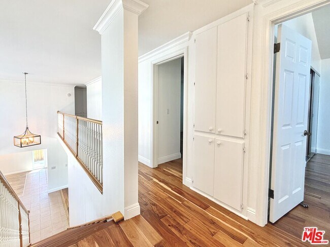 Building Photo - 1615 Wellington Pl
