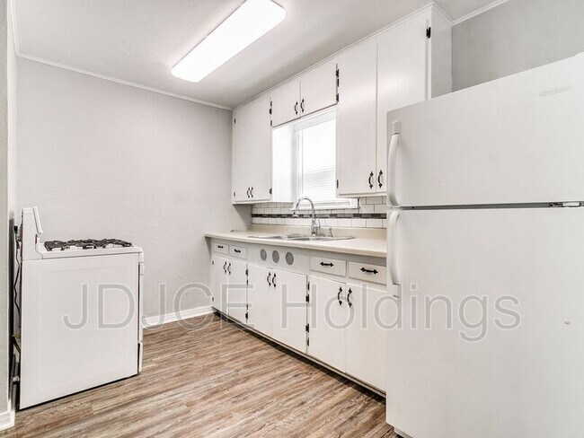 Building Photo - 536 E Northrup Dr