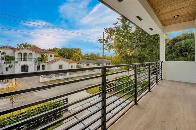 Building Photo - 6401 SW 84th St
