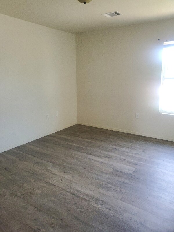 Building Photo - 408 27th St