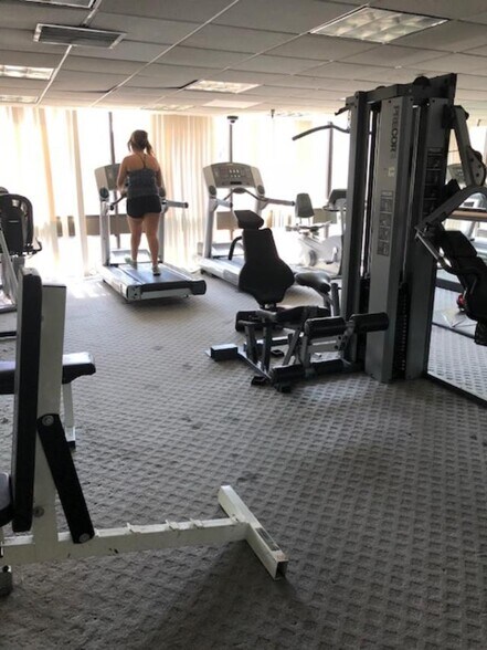 Building Photo - 3949 Los Feliz Blvd