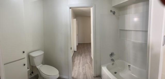Building Photo - 915 N Elm St