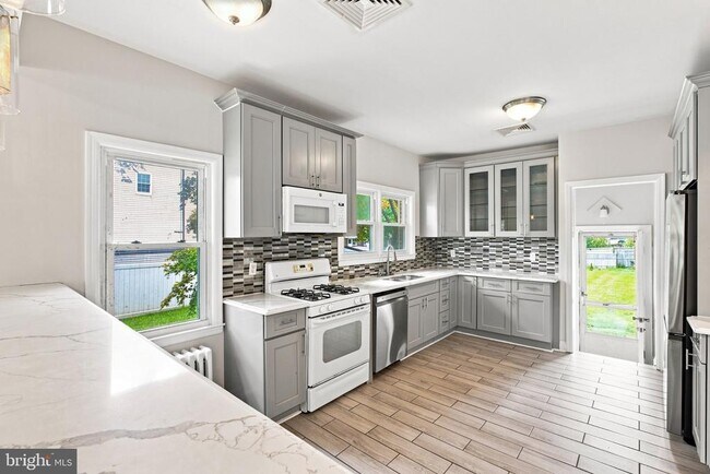 Building Photo - 133 Warrenville Rd