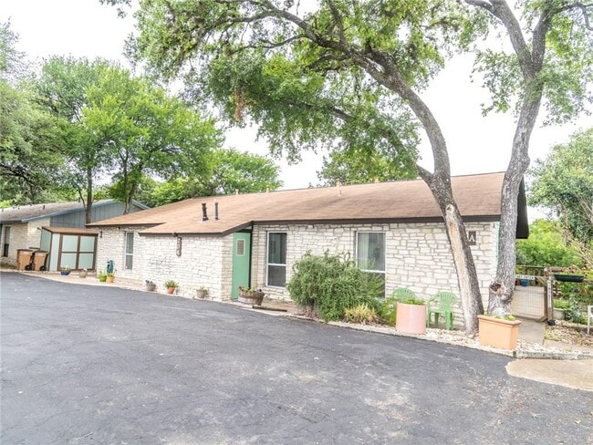 Building Photo - 704 Ramble Ln