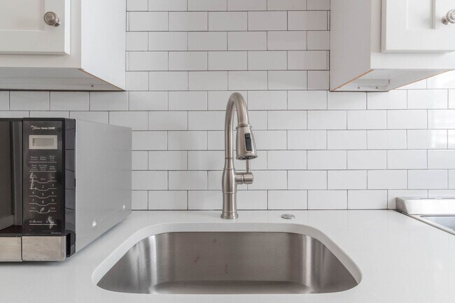 Building Photo - Beautiful Remodeled 1BD/1BTH Home In Crestwood Minutes away from the Highway!