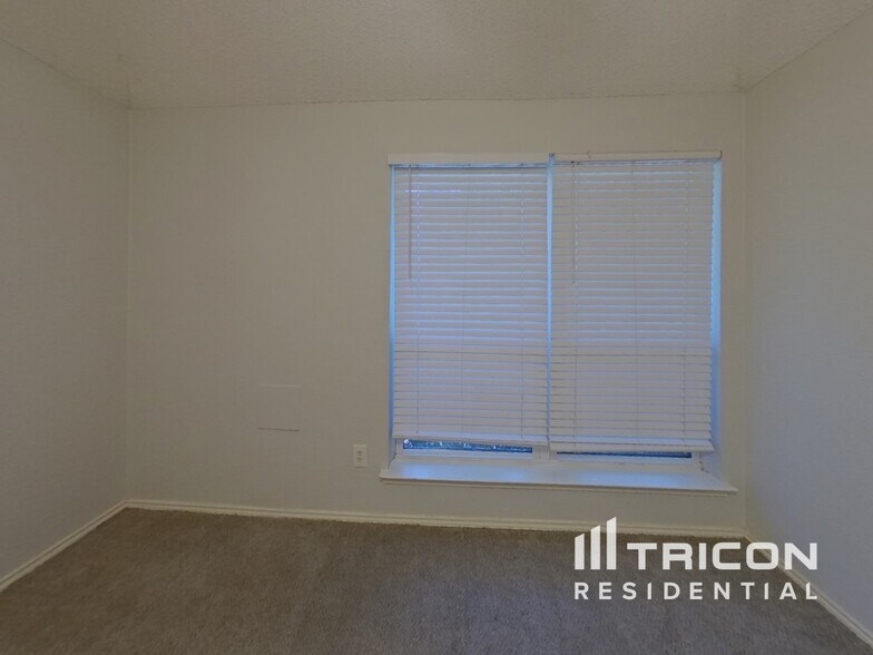 Building Photo - 7015 Escondido Dr